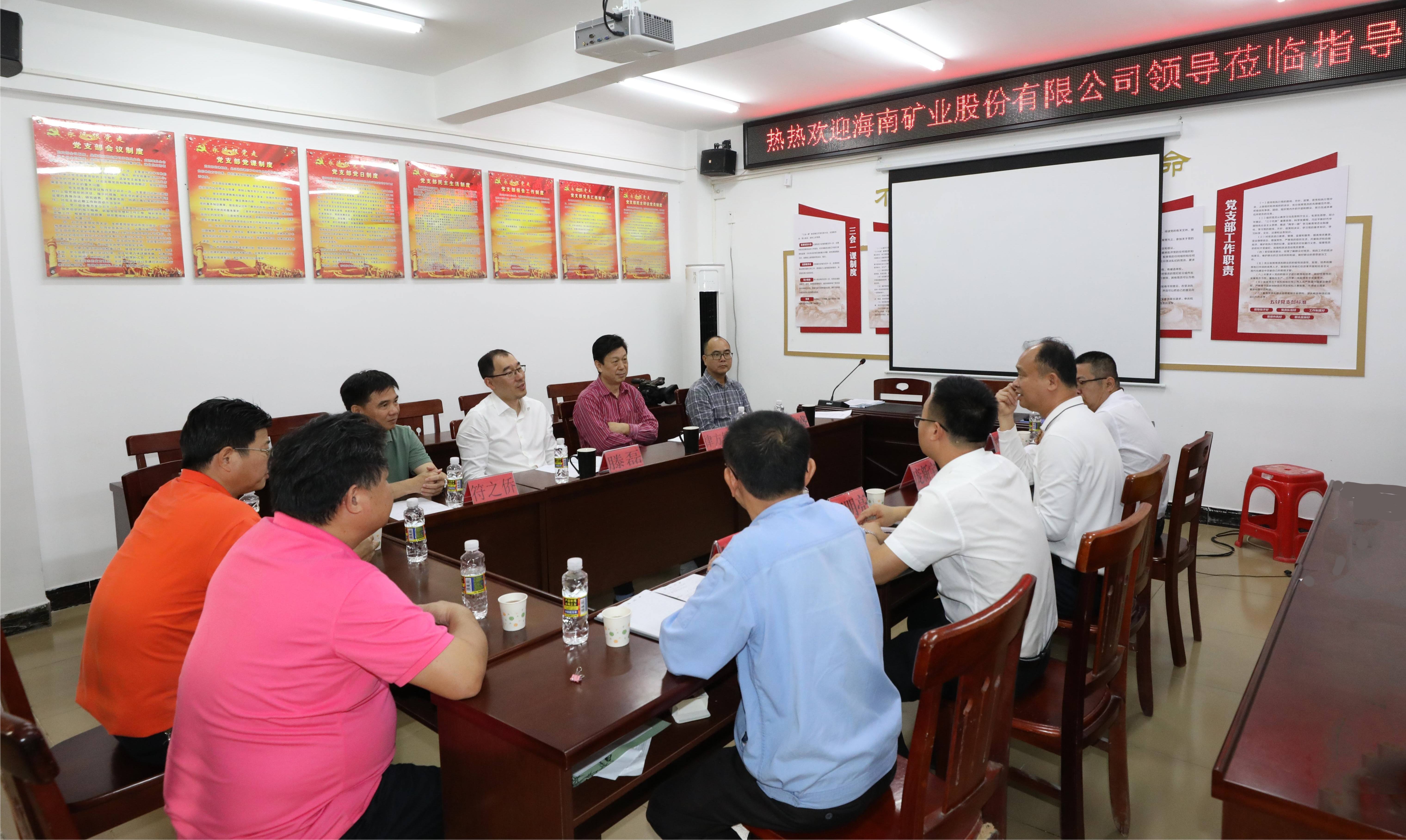 菠菜担保网总裁滕磊到兴诗村开展调研与慰问