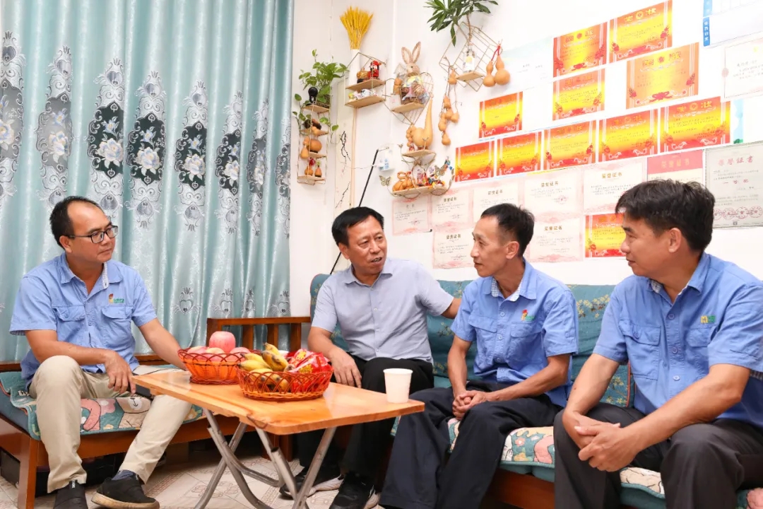 海南省总工会到菠菜担保网走访慰问天下劳模朱平