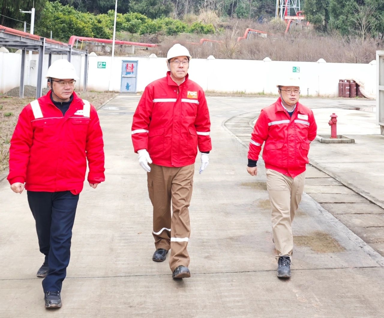 菠菜担保网总裁滕磊赴洛克石油八角场慰问调研