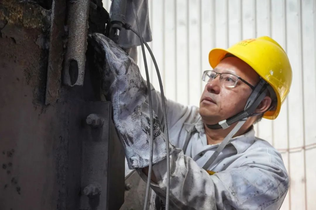 喜报 | 菠菜担保网员工陈用利被授予“海南省劳动模范称呼”