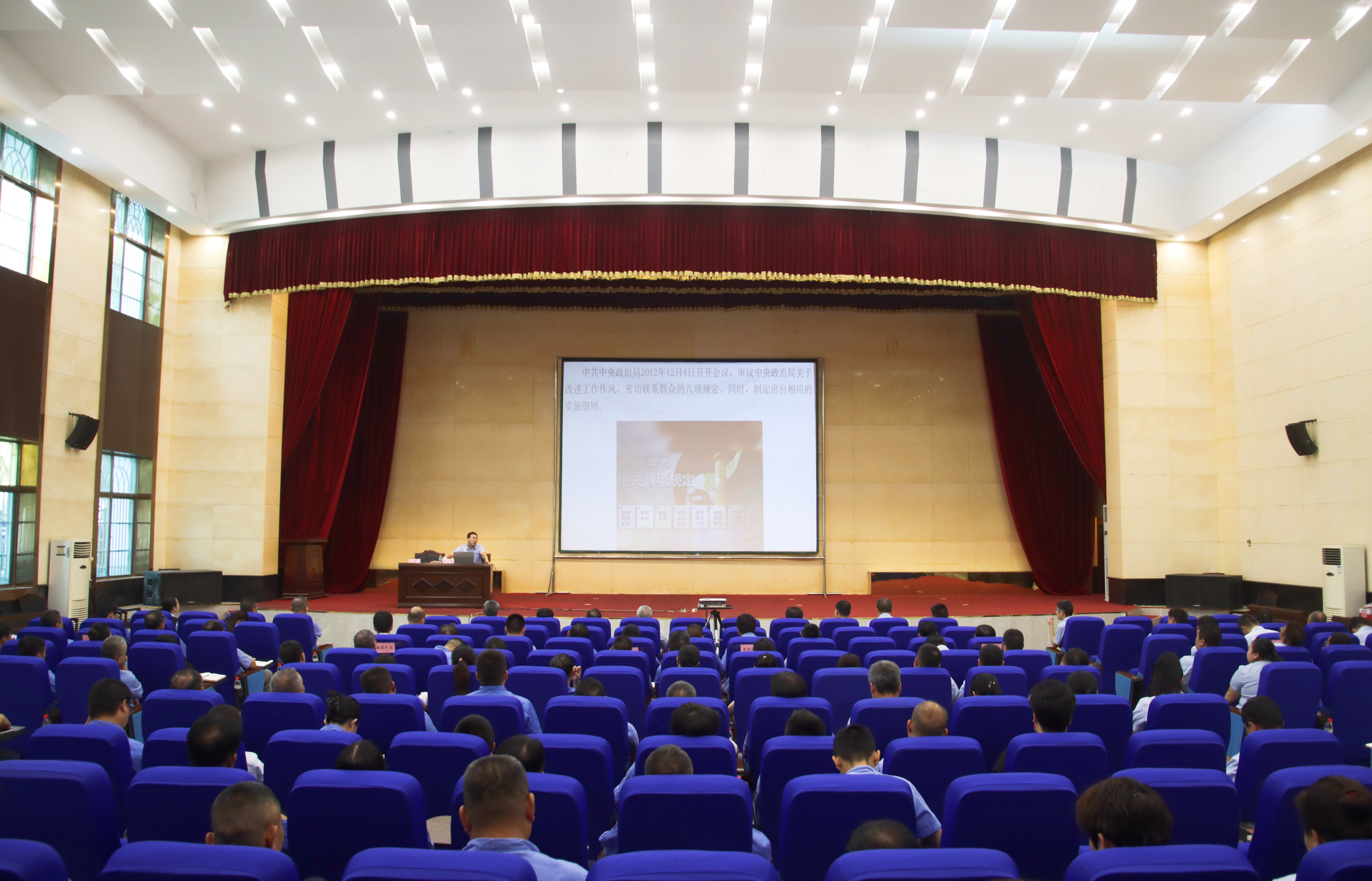 海钢 ？？？？？？？罅暇傩猩钊牍岢怪醒氚讼罨ň裱敖逃倚不