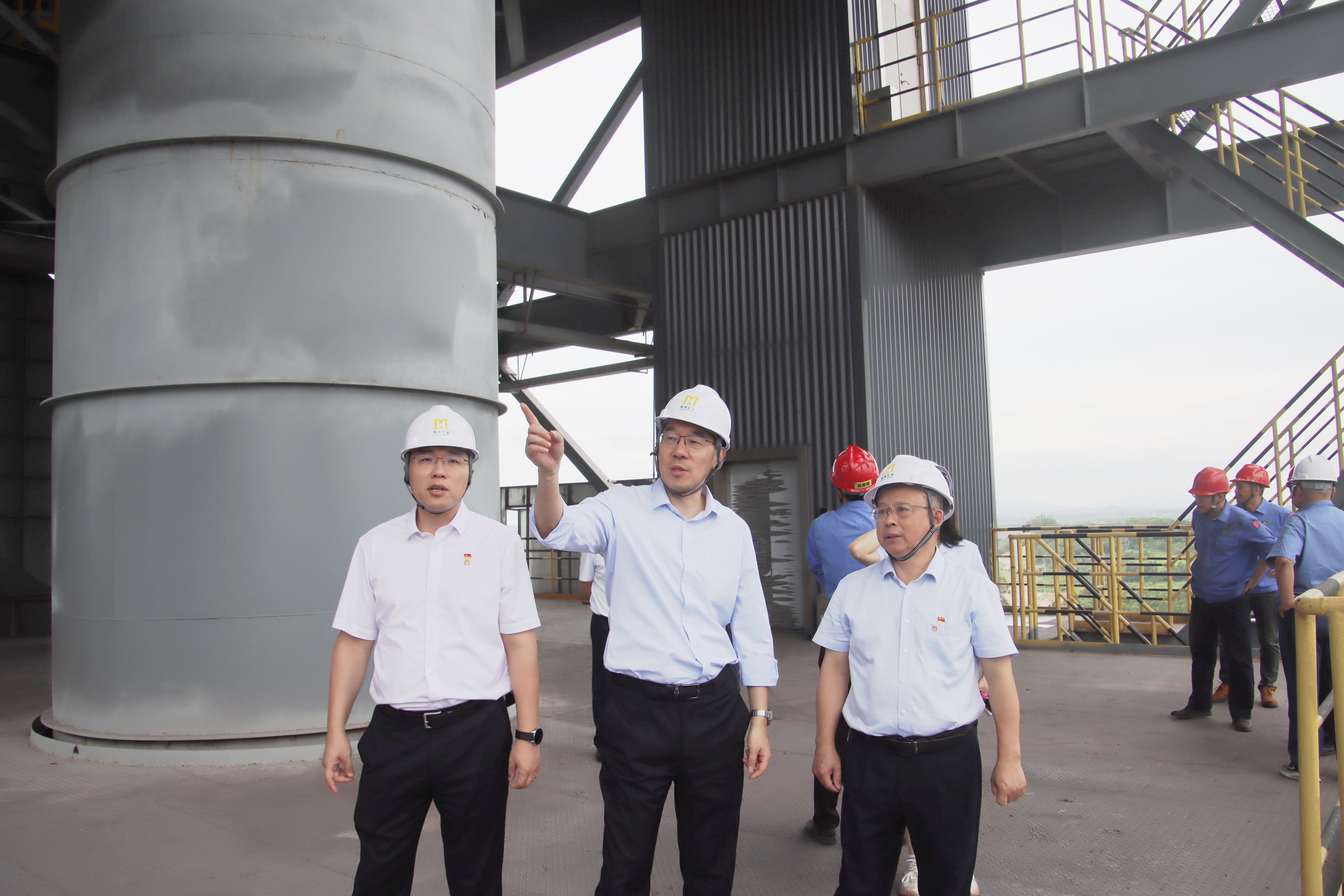 菠菜担保网总裁滕磊一线督战磁化焙烧技改项目
