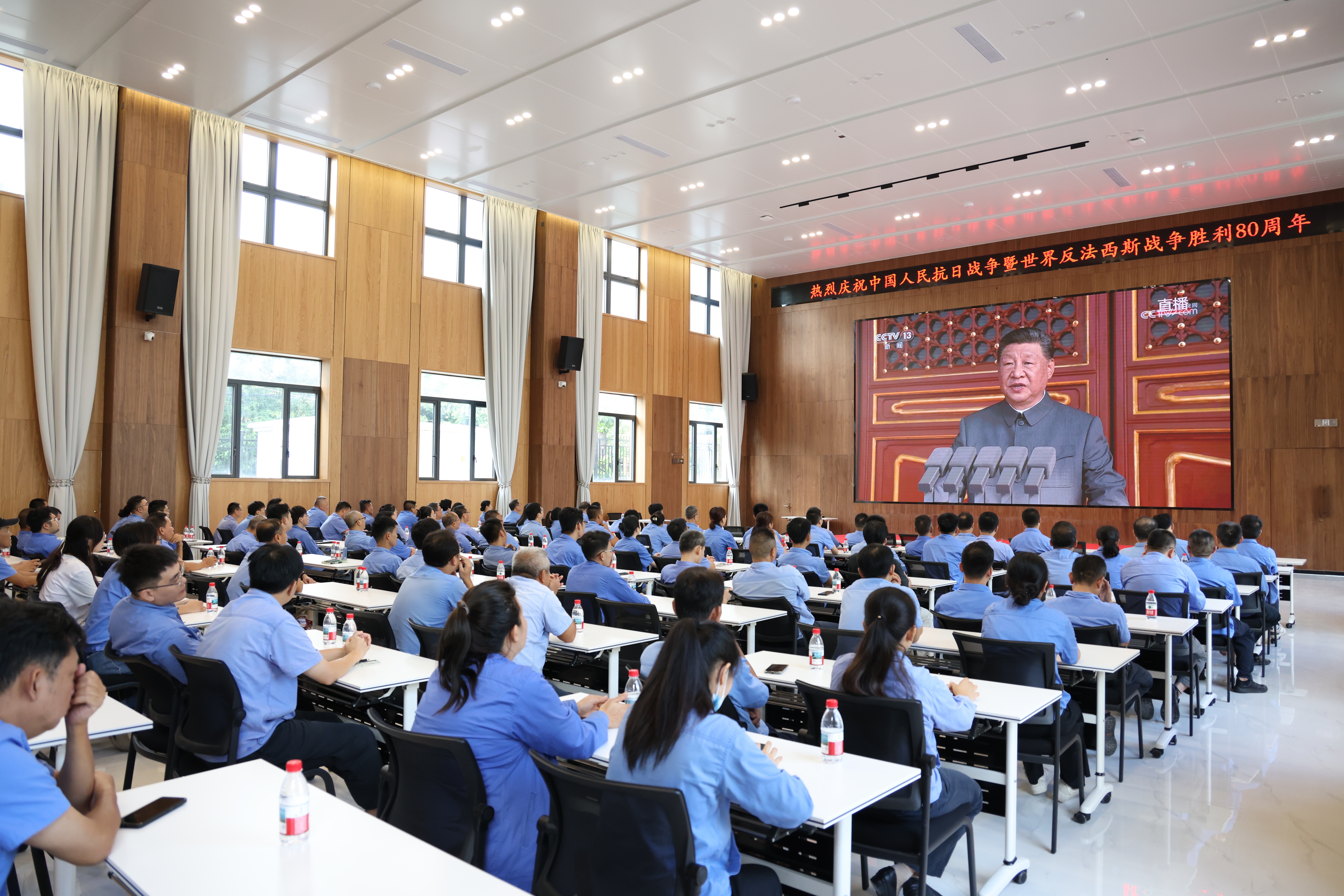 弘扬伟大抗战精神 菠菜担保网组织收看九三胜利日大阅兵