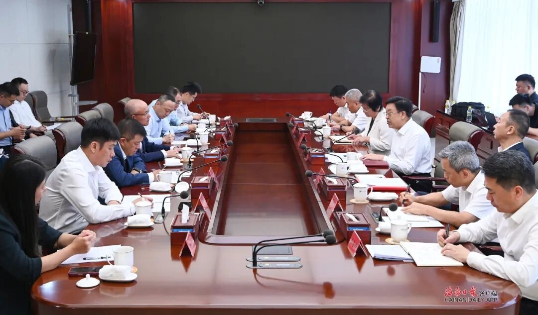 海南省委书记冯飞与复星国际董事长郭广昌一行举行谈判